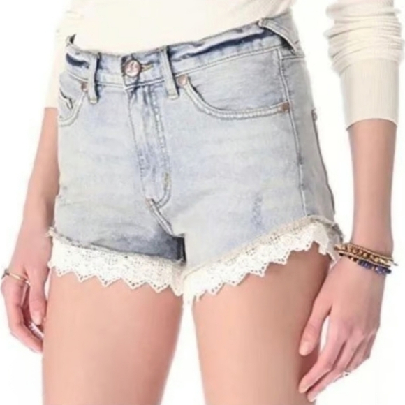 Free People Denim and Lace Overwash Distressed Shorts Size 26 Summer Spring - Picture 1 of 7